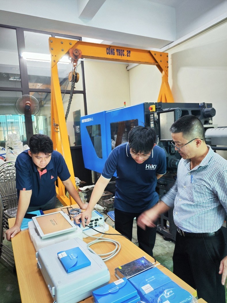 HIKI commissions Kistler injection molding process monitoring system for a university
