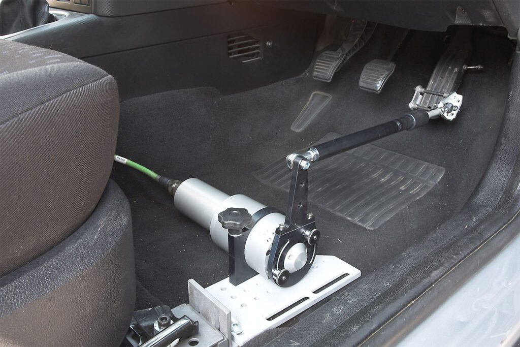 Robot lái cho thử nghiệm xe