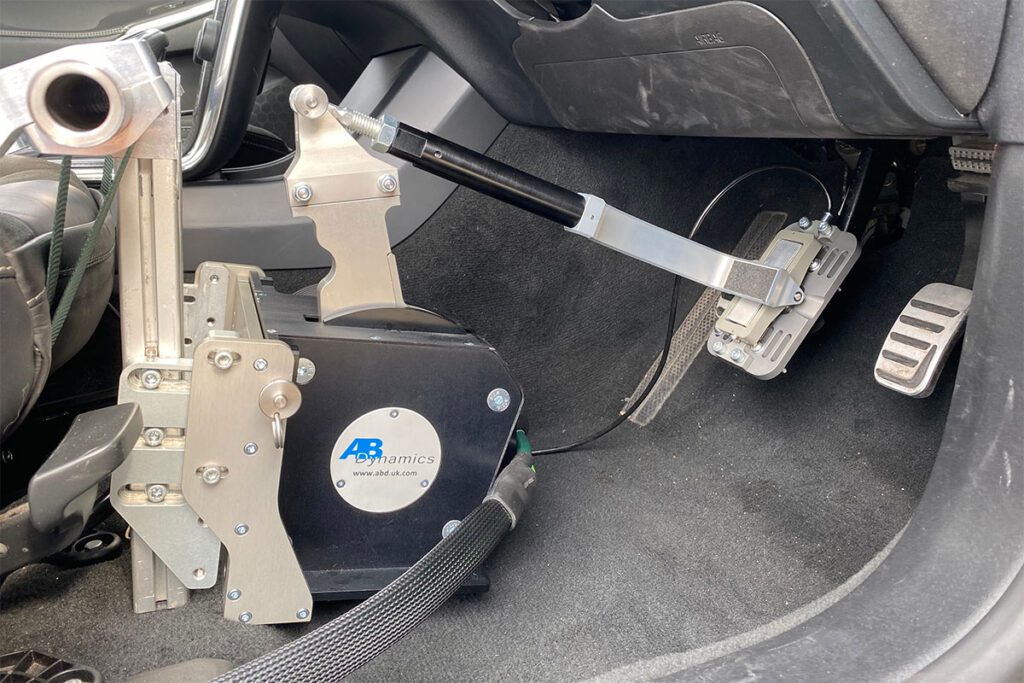 Robot lái cho thử nghiệm xe